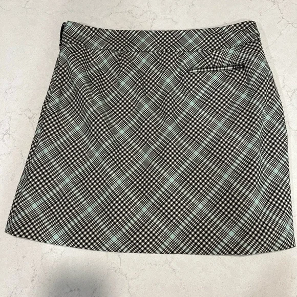 IZOD XFG Womens Size 8 Black Plaid Golf Skort Pleated Side Zipper - Picture 8 of 8